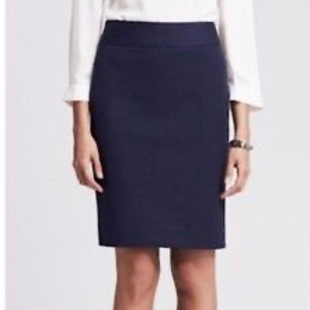 Banana Republic Wool Pencil Skirt in Navy Size 0